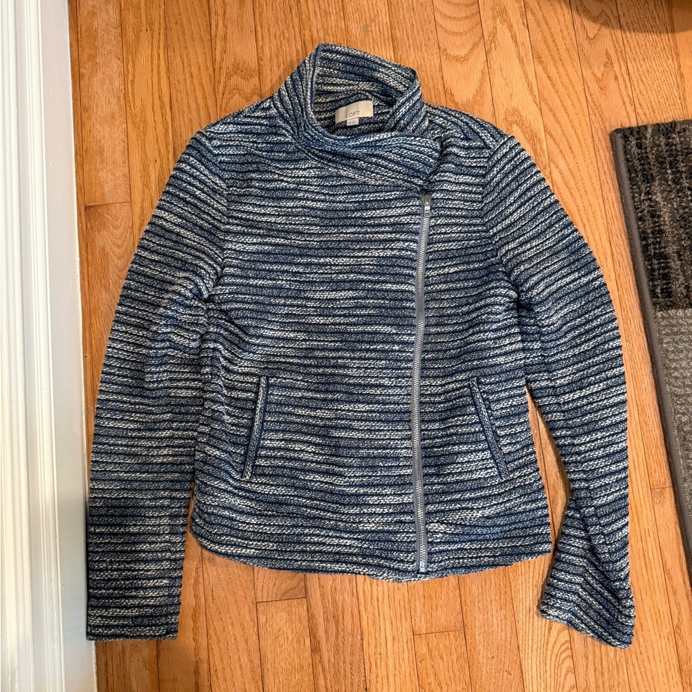 Loft tweed like moto jacket with 2 pockets zip front and snap collar size xs